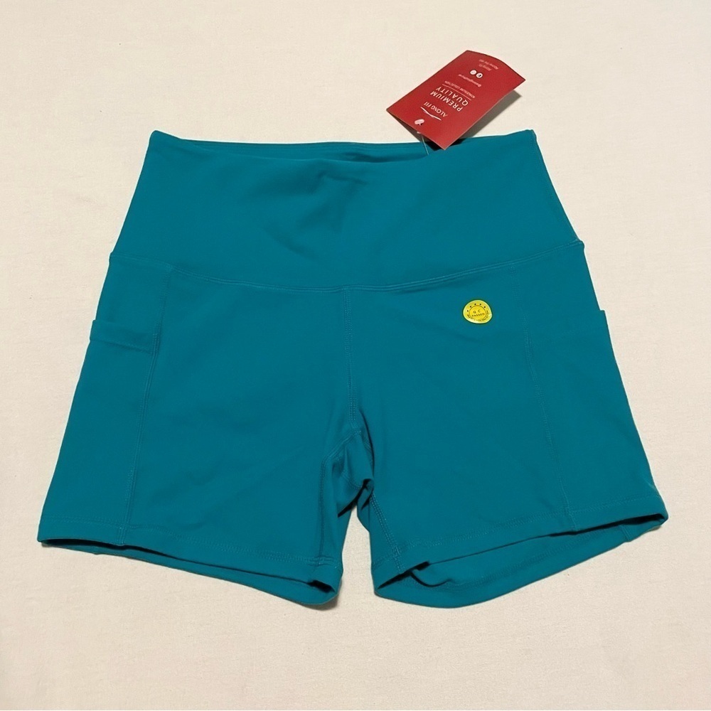 Along Fit Yoga Shorts for Women with Pockets Size Small